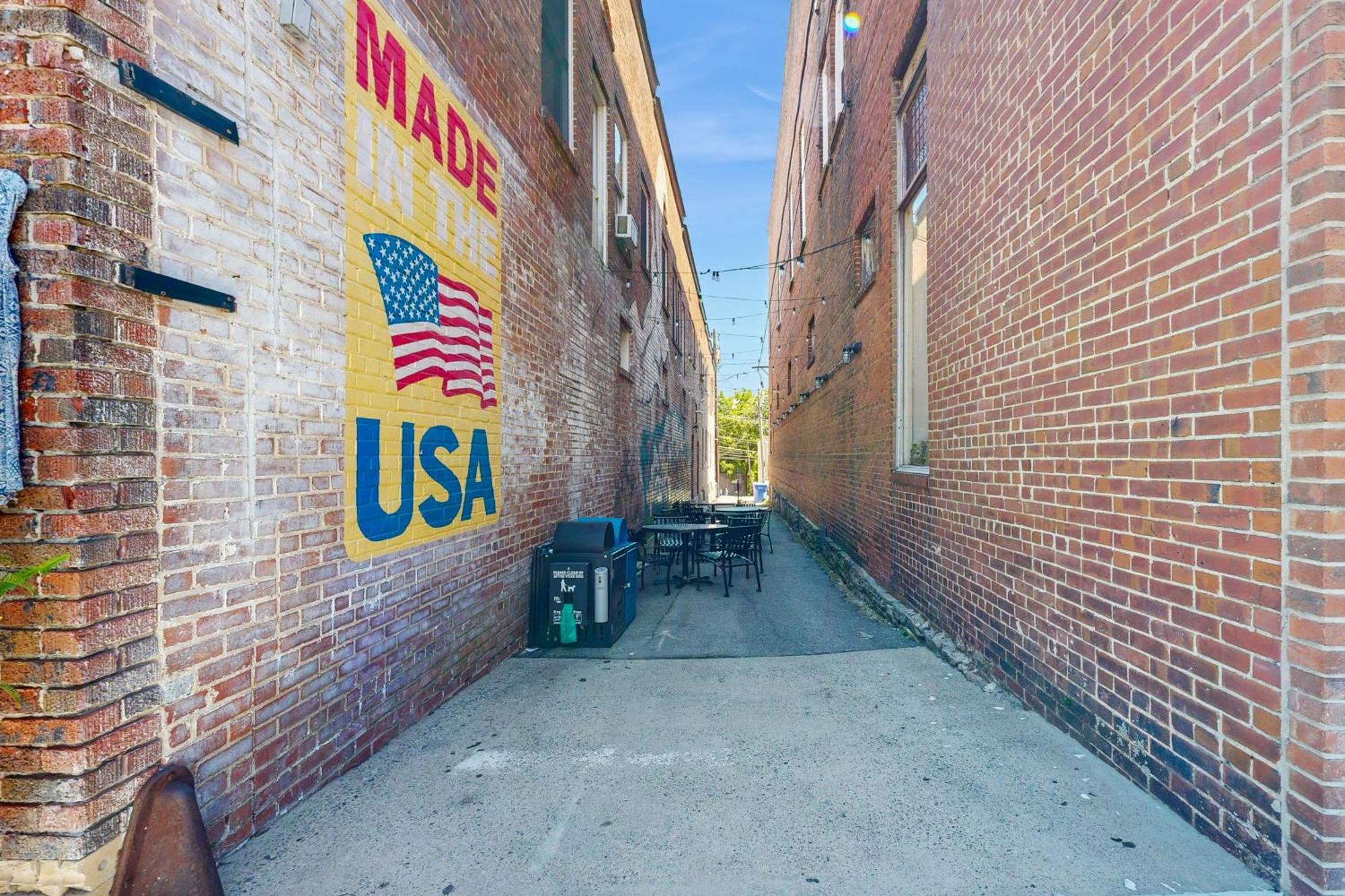 Brick Loft Penthouse On Main Apartment Brevard Exterior photo